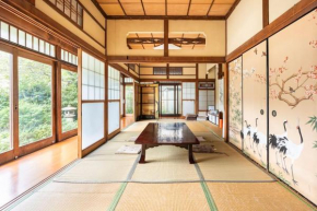 大正浪漫が残る逗子海岸近くの古民家で日常とは離れた一時を